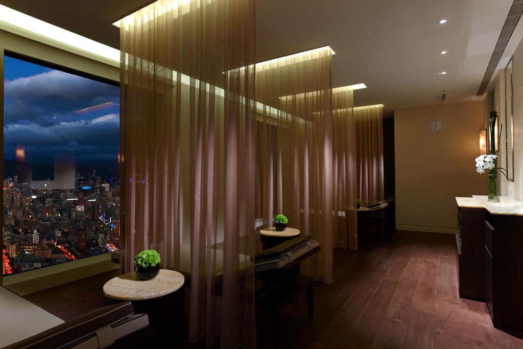 Hotel The Okura Prestige Taipeh Exterior foto The Club at Hong Kong International Airport