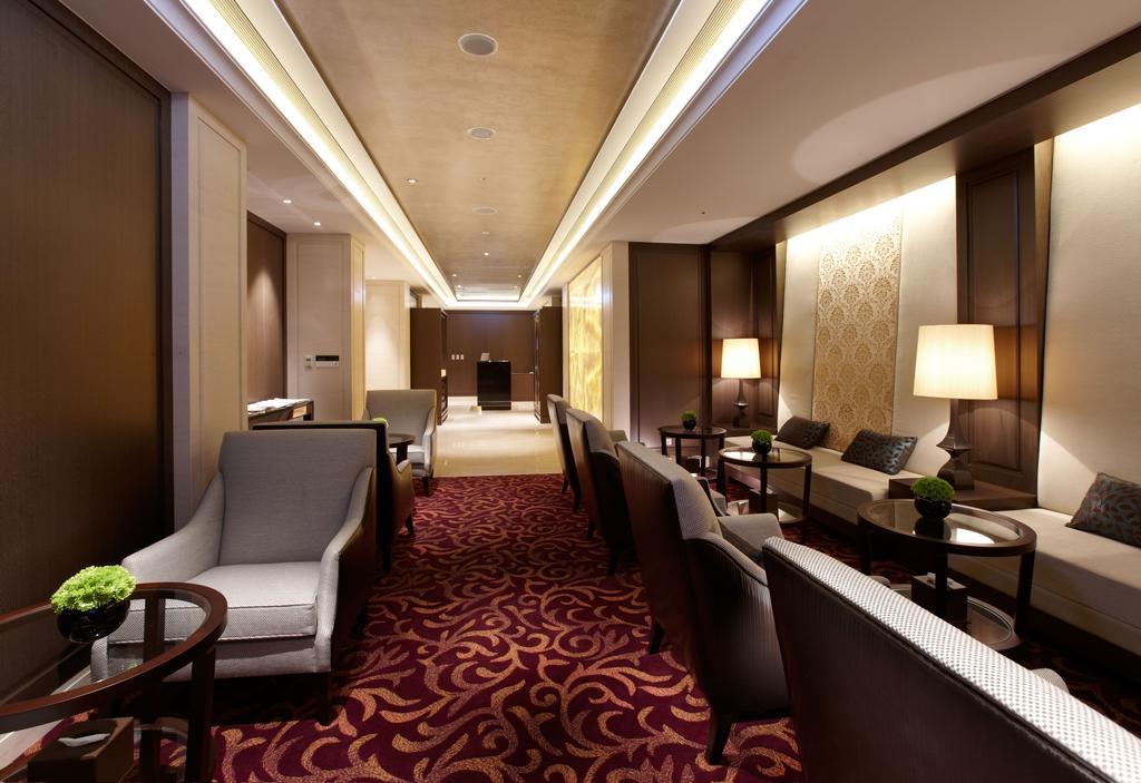 Hotel The Okura Prestige Taipeh Exterior foto The lounge at the airport