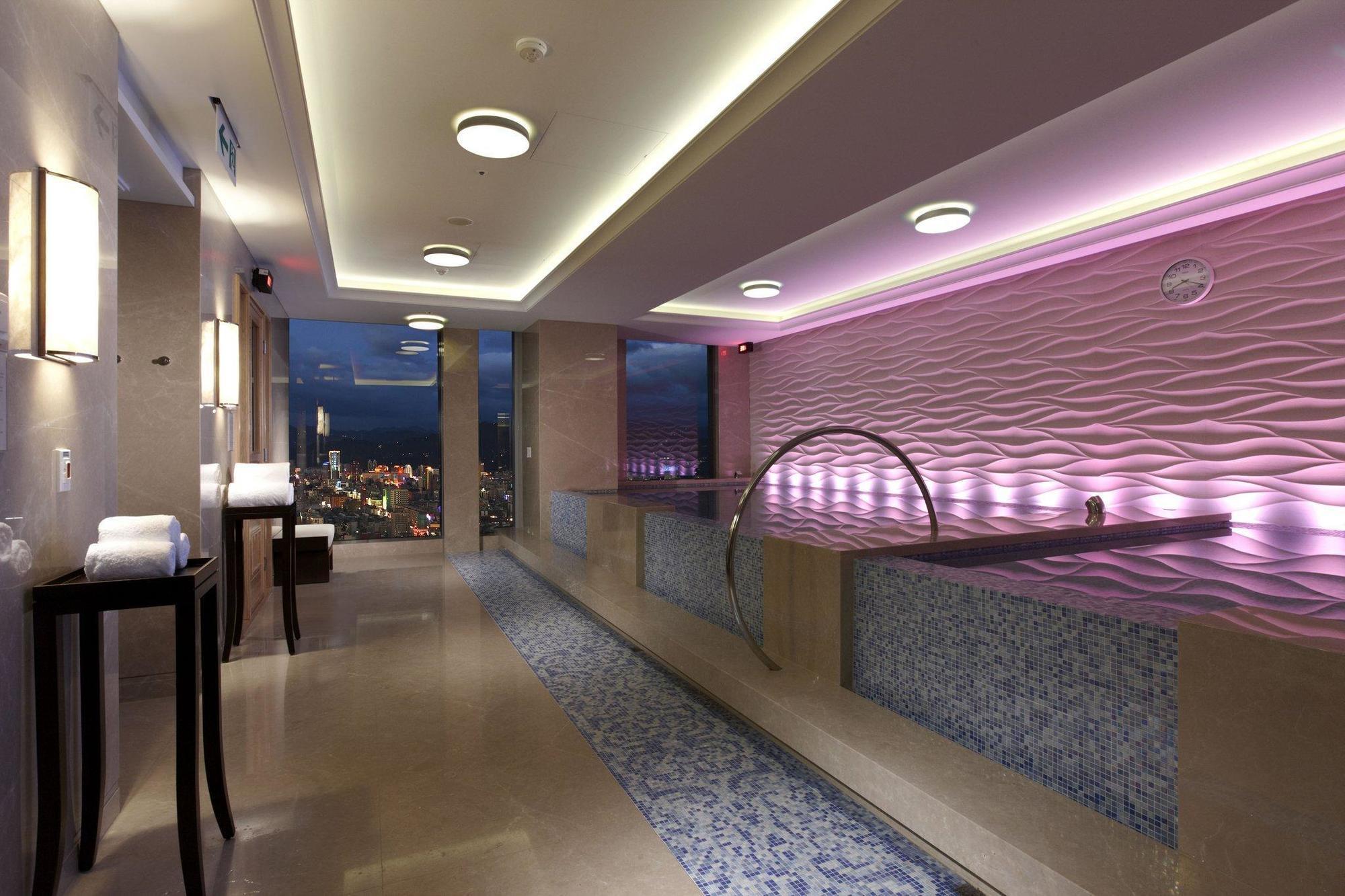 Hotel The Okura Prestige Taipeh Exterior foto Spa at the Mandarin Oriental, Munich