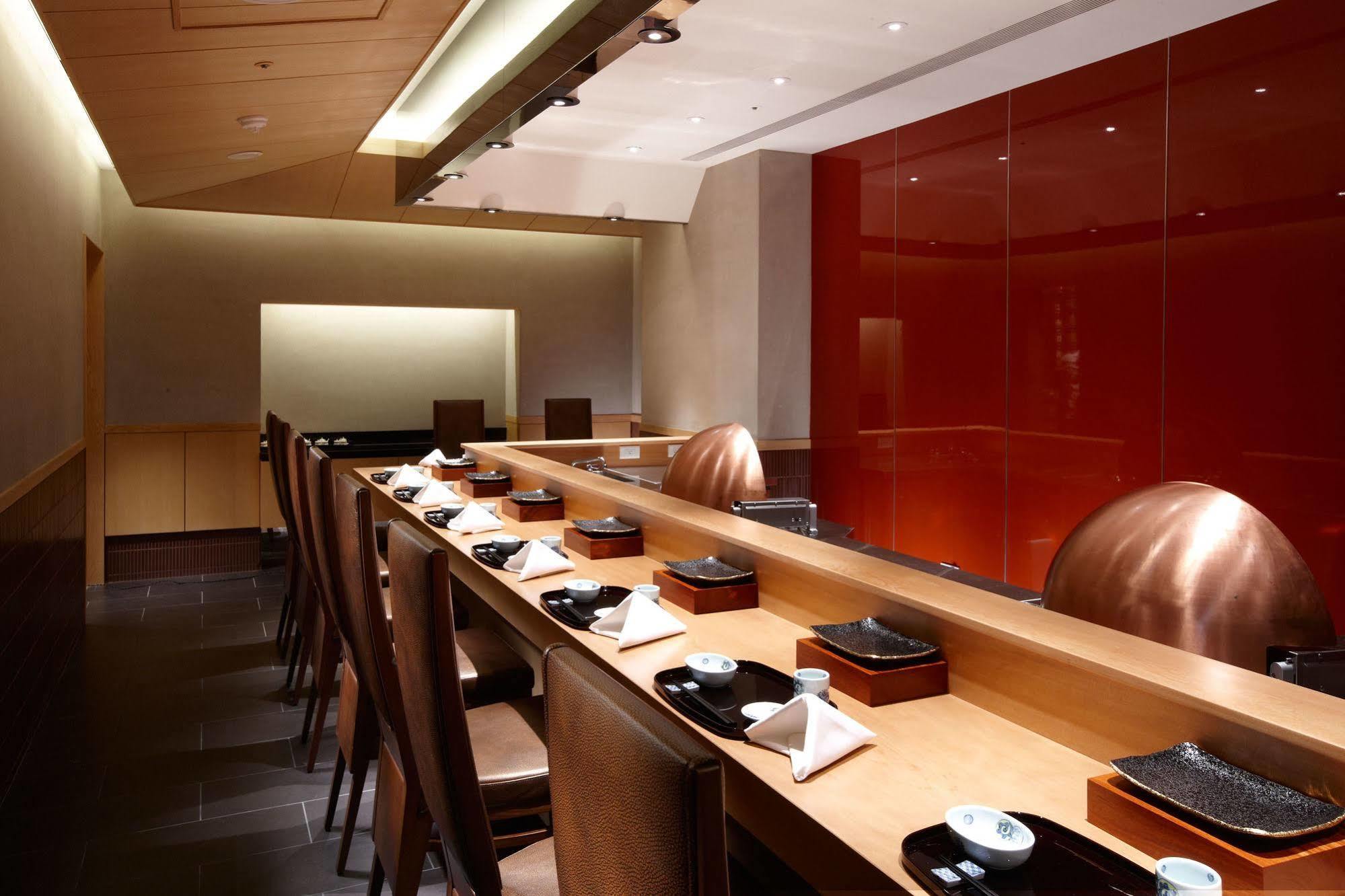 Hotel The Okura Prestige Taipeh Exterior foto Interior of a sushi bar