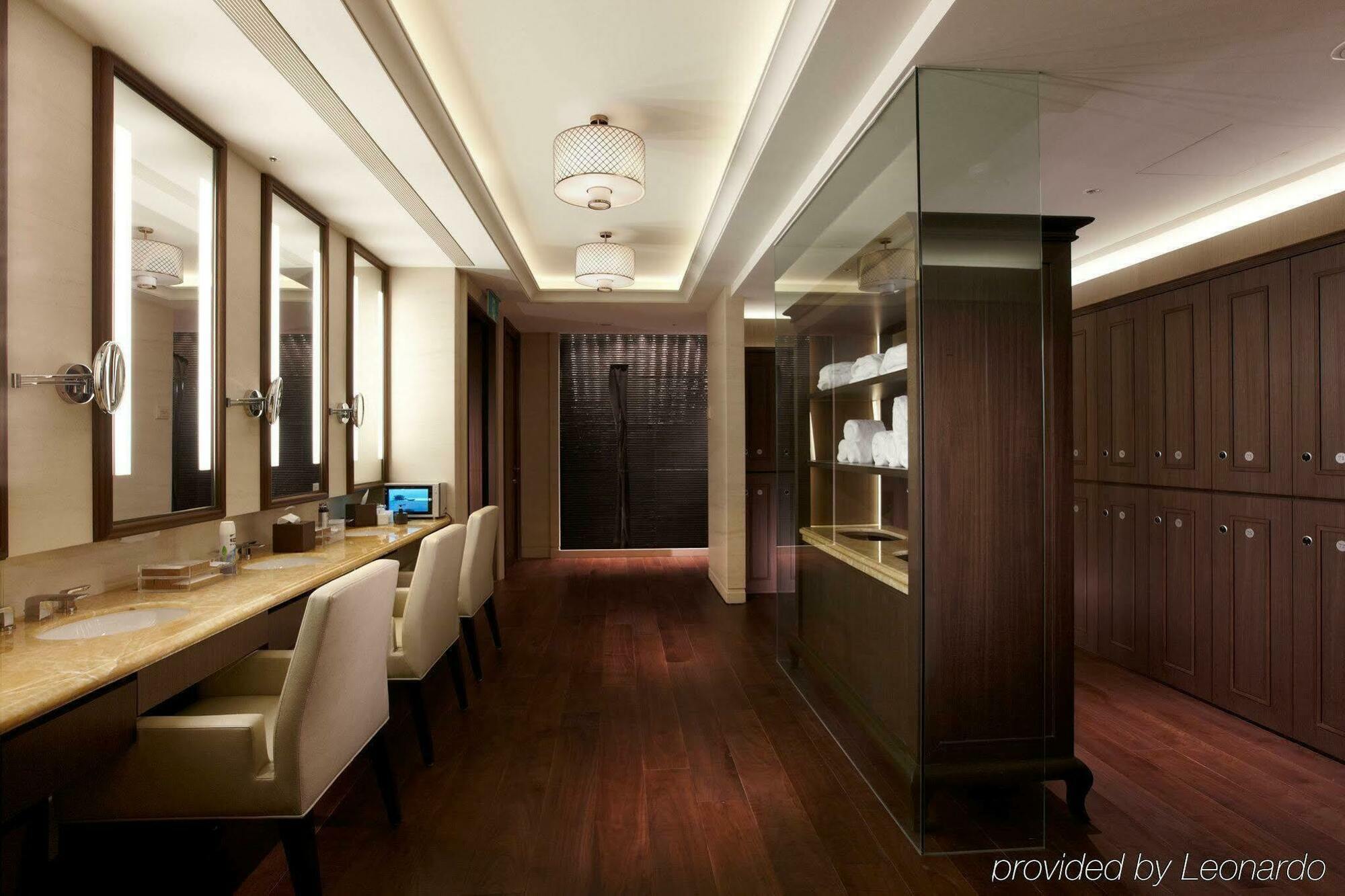 Hotel The Okura Prestige Taipeh Exterior foto The locker room
